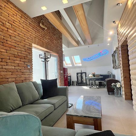 Neon Apartman Csopak Balaton المظهر الخارجي الصورة