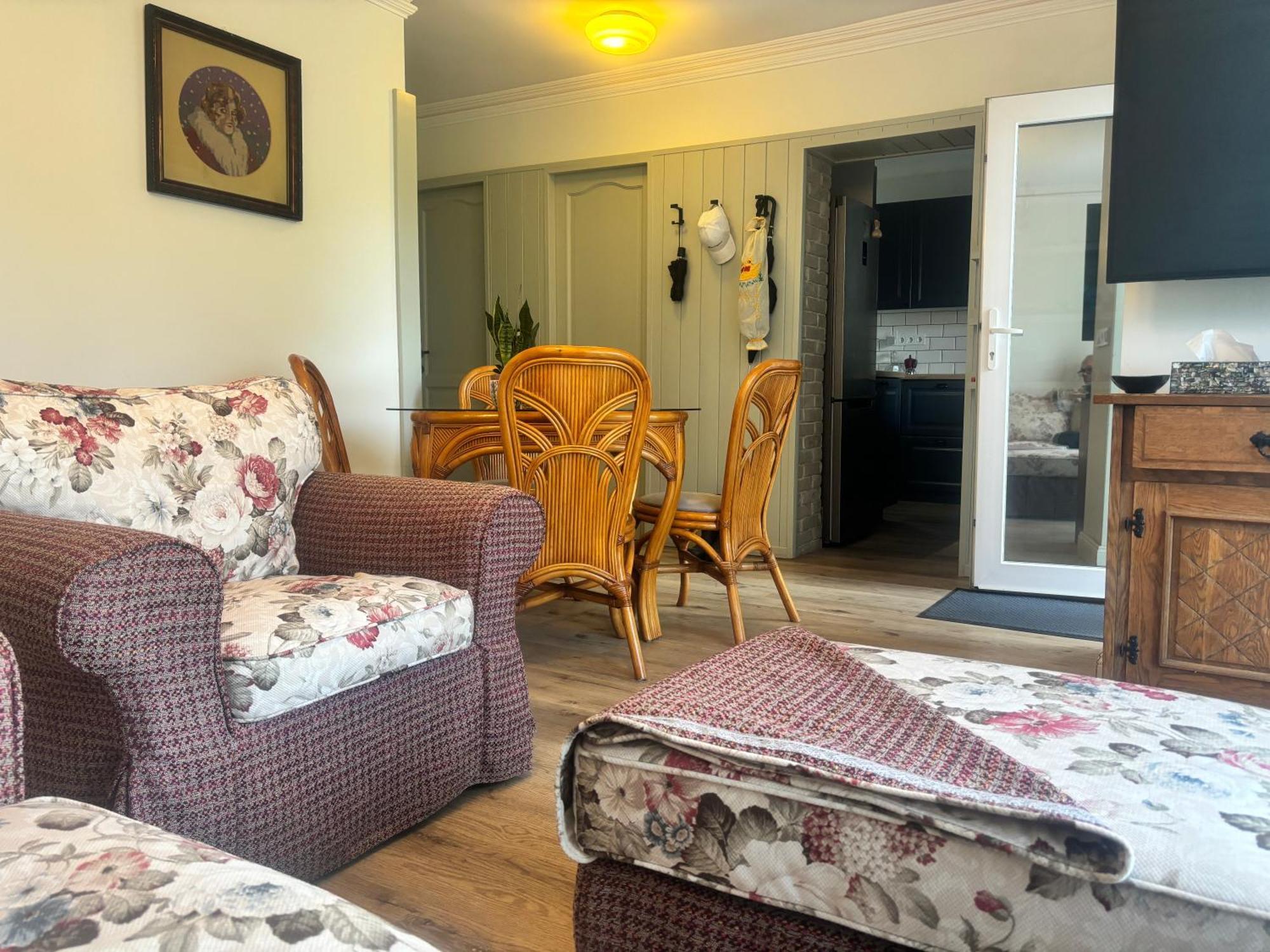 Neon Apartman Csopak Balaton المظهر الخارجي الصورة
