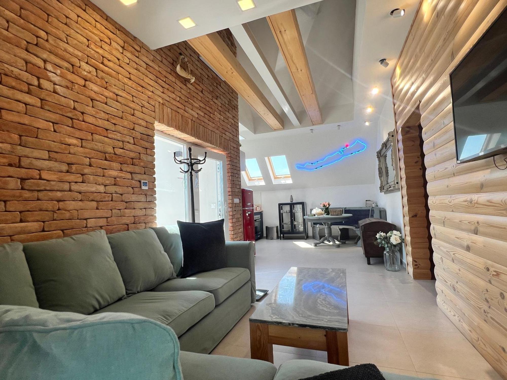 Neon Apartman Csopak Balaton المظهر الخارجي الصورة
